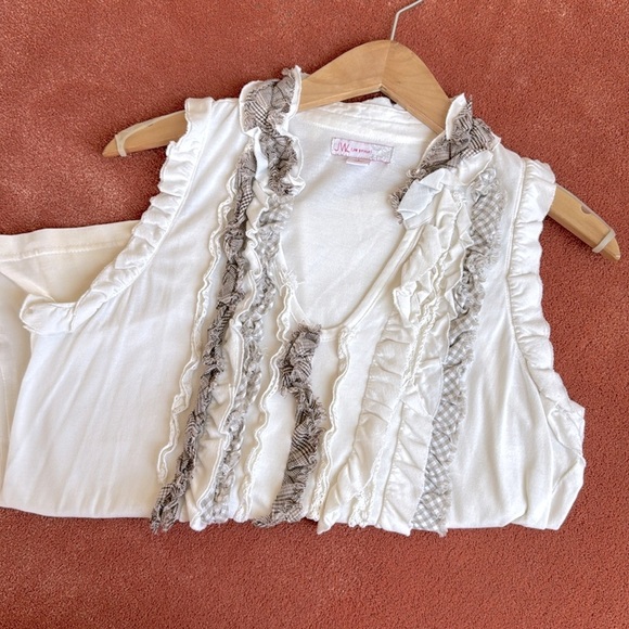 Cream tank with rows of ruffles, super cute and unique size large - Picture 1 of 8